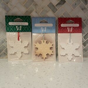 Scentsy Porcelain Ornaments Lot If 3 New Sealed Eskimo Kiss Spruce & Cranberry